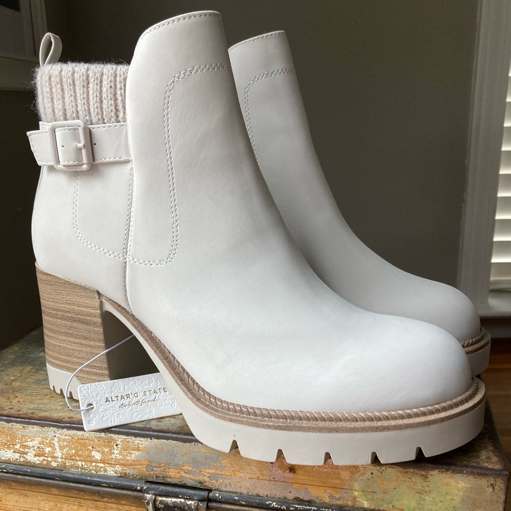 NEW NWT Woman’s ALTAR’D STATE boot size 10 Lanne Lug Sweater Beige Cream Bootie